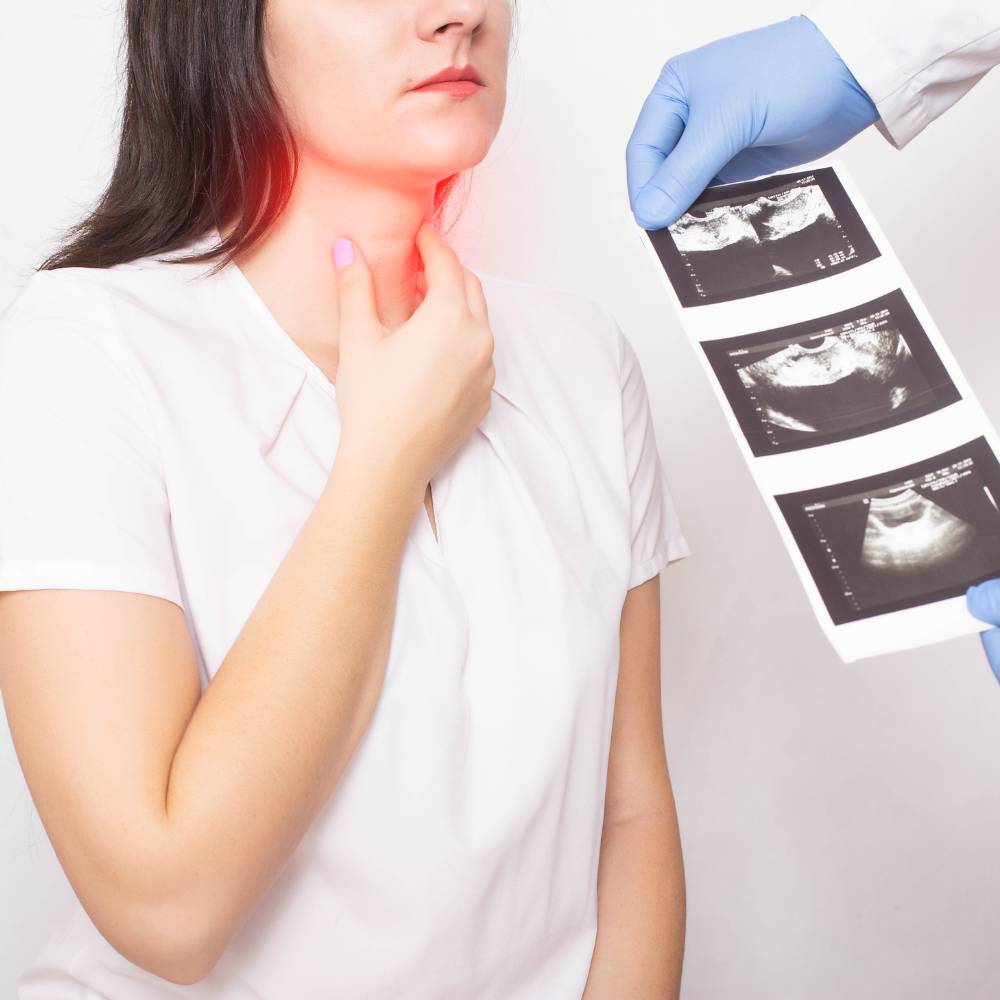 Nên chăm sóc sau mổ bướu cổ theo chỉ định của bác sĩ.